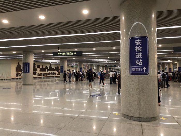 天津駅の地下鉄改札